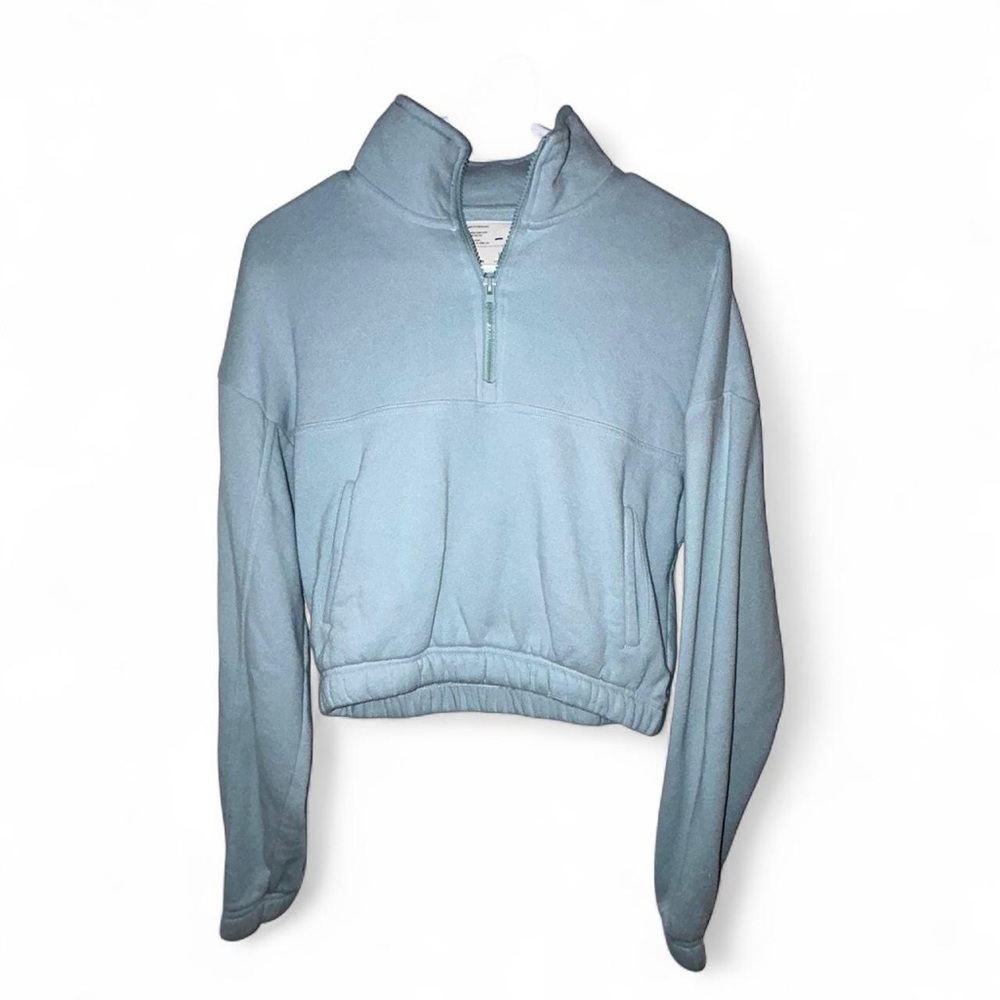 RSQ Cropped Women’s Sweater Size Medium